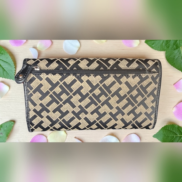 Tommy Hilfiger Monogram Crossbody Bag With Matching Wallet - Picture 9 of 14